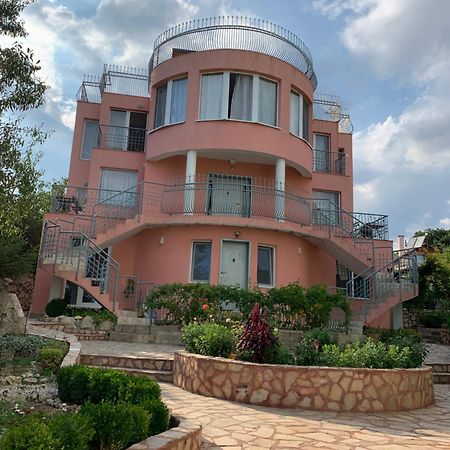 Sunray Guest House, Private Rooms & Apartment With Lovely Sea View Varna Dış mekan fotoğraf