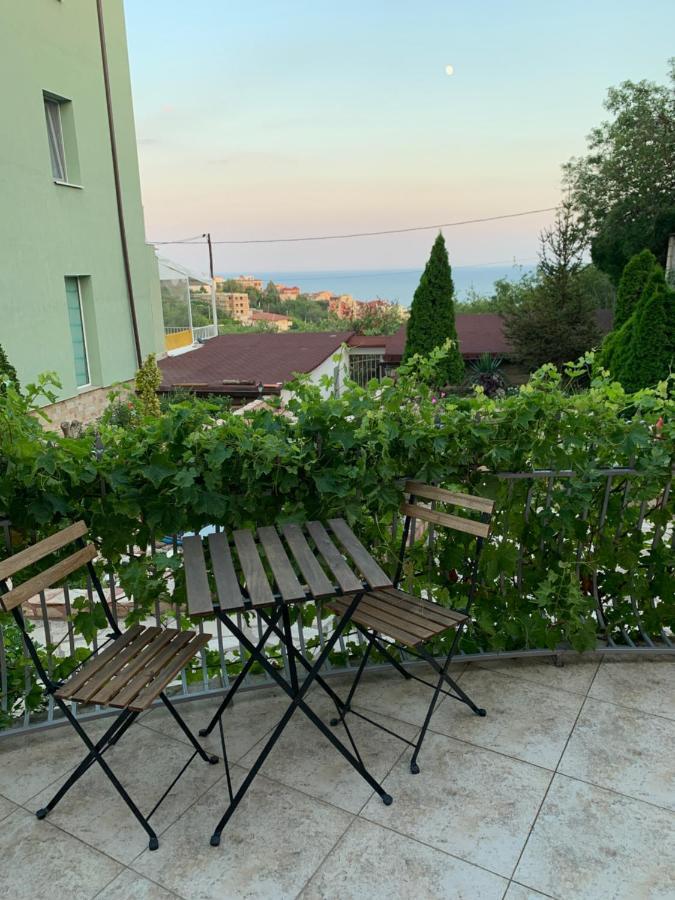 Sunray Guest House, Private Rooms & Apartment With Lovely Sea View Varna Dış mekan fotoğraf