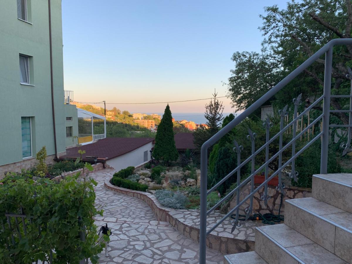 Sunray Guest House, Private Rooms & Apartment With Lovely Sea View Varna Dış mekan fotoğraf