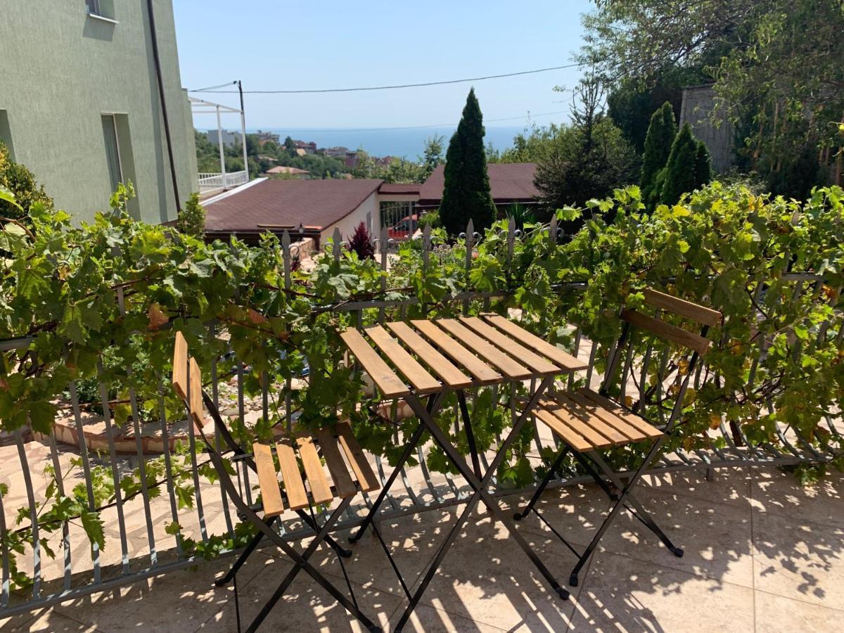 Sunray Guest House, Private Rooms & Apartment With Lovely Sea View Varna Dış mekan fotoğraf