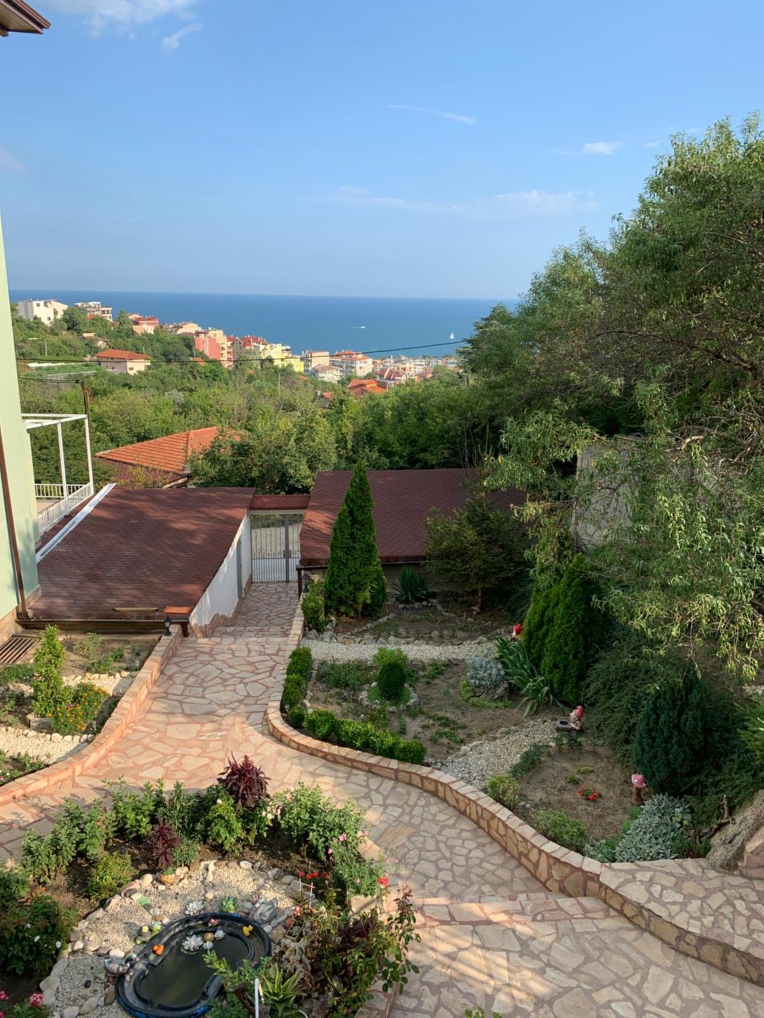 Sunray Guest House, Private Rooms & Apartment With Lovely Sea View Varna Dış mekan fotoğraf