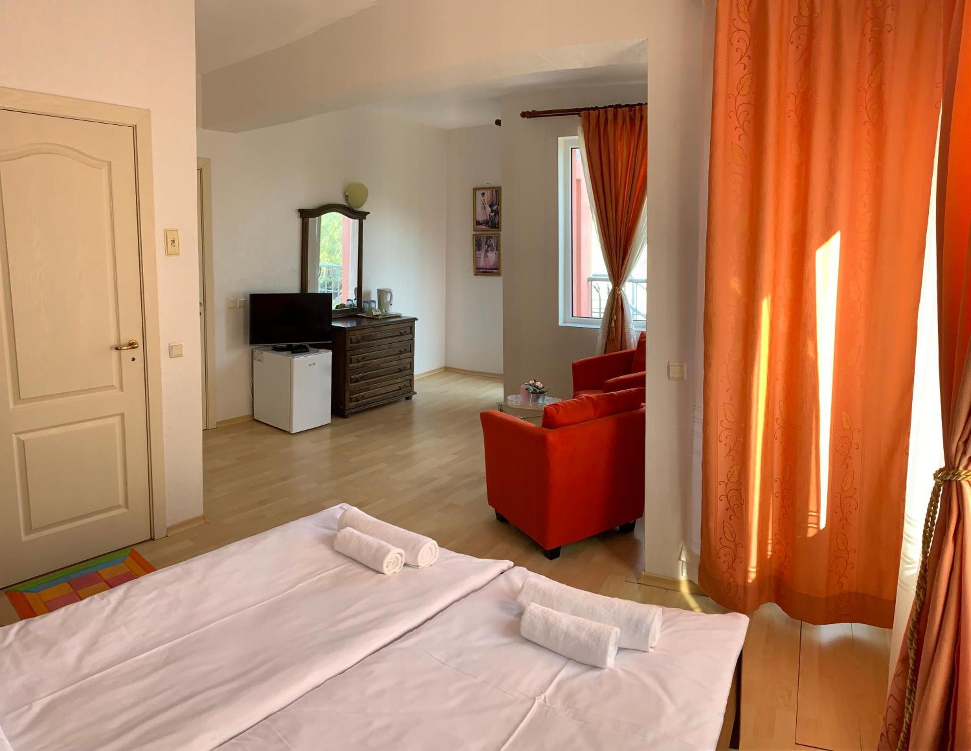Sunray Guest House, Private Rooms & Apartment With Lovely Sea View Varna Dış mekan fotoğraf