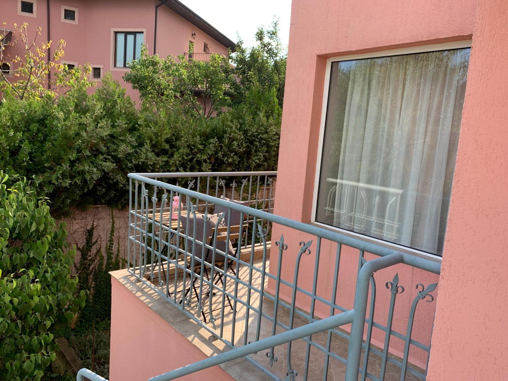 Sunray Guest House, Private Rooms & Apartment With Lovely Sea View Varna Dış mekan fotoğraf