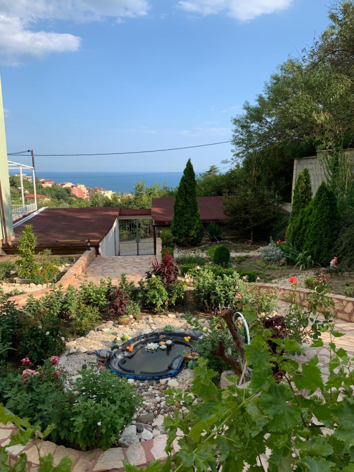 Sunray Guest House, Private Rooms & Apartment With Lovely Sea View Varna Dış mekan fotoğraf