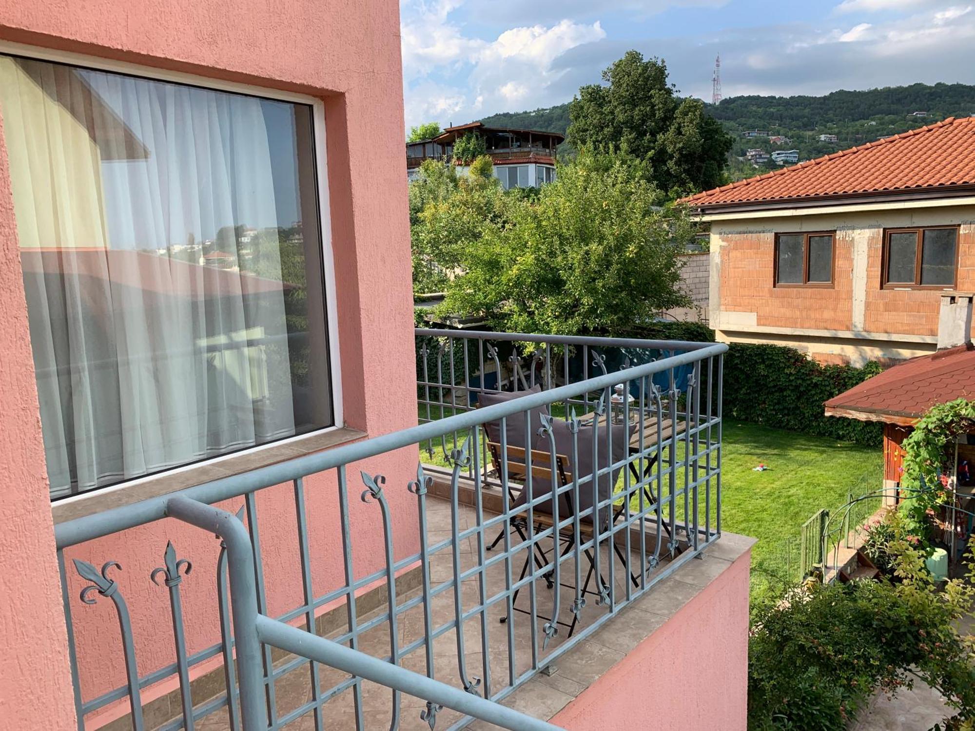 Sunray Guest House, Private Rooms & Apartment With Lovely Sea View Varna Dış mekan fotoğraf