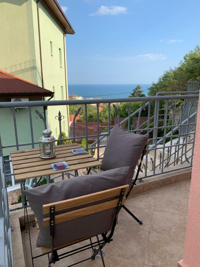 Sunray Guest House, Private Rooms & Apartment With Lovely Sea View Varna Dış mekan fotoğraf