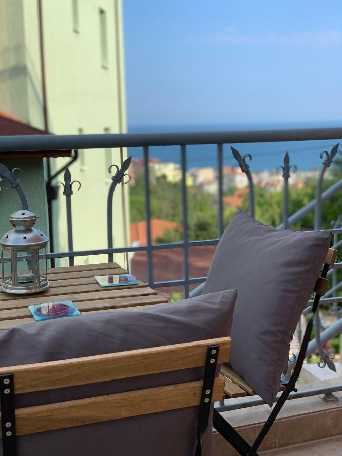 Sunray Guest House, Private Rooms & Apartment With Lovely Sea View Varna Dış mekan fotoğraf