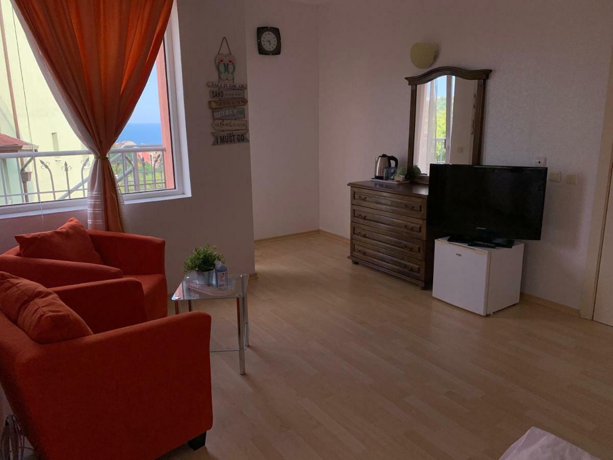 Sunray Guest House, Private Rooms & Apartment With Lovely Sea View Varna Dış mekan fotoğraf