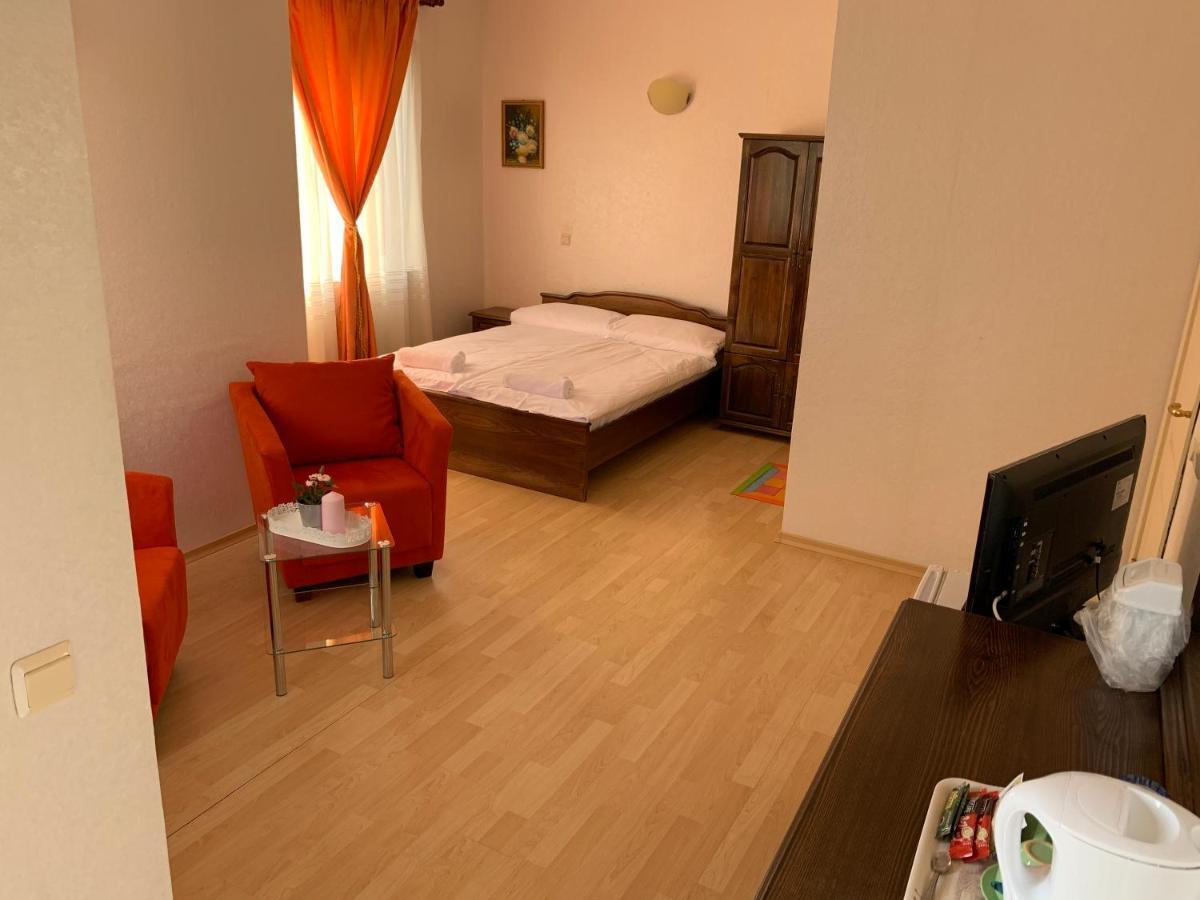 Sunray Guest House, Private Rooms & Apartment With Lovely Sea View Varna Dış mekan fotoğraf